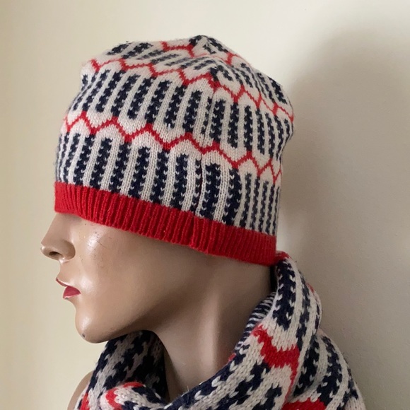 J. Crew knit Tuque & Scarf Set -Unisex - Picture 5 of 13